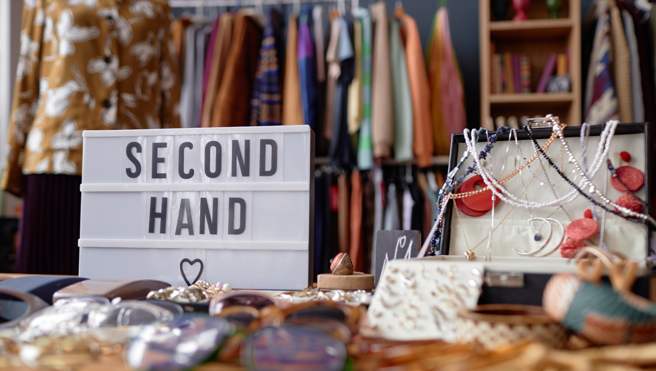 How to shop vintage like a fashion designer: 14 expert tips for quality and ethics