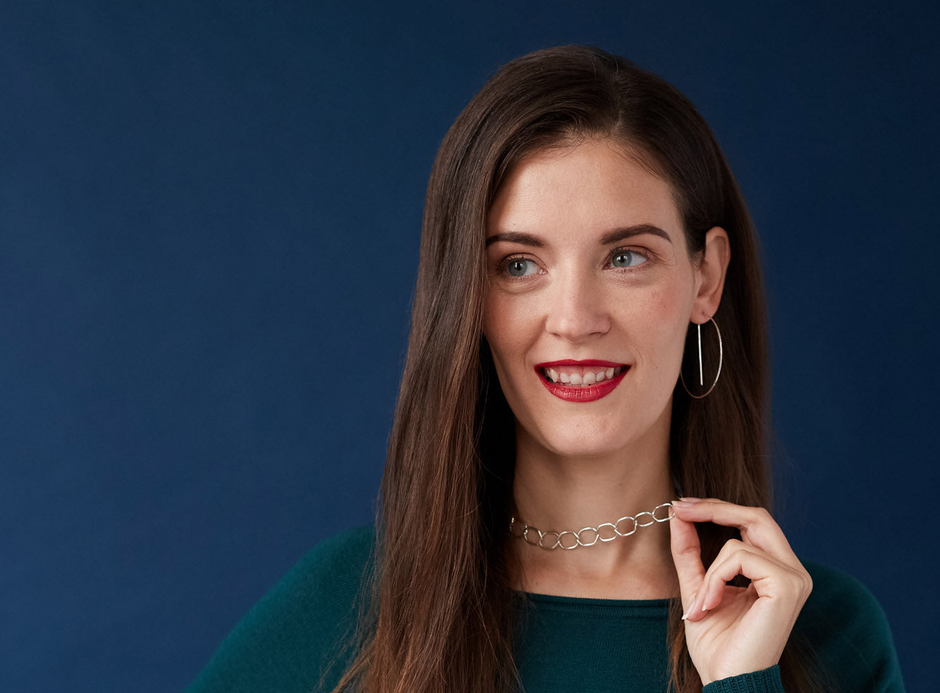 Justine Leconte wearing the LINK necklace and the PERFECT CIRCLE earrings