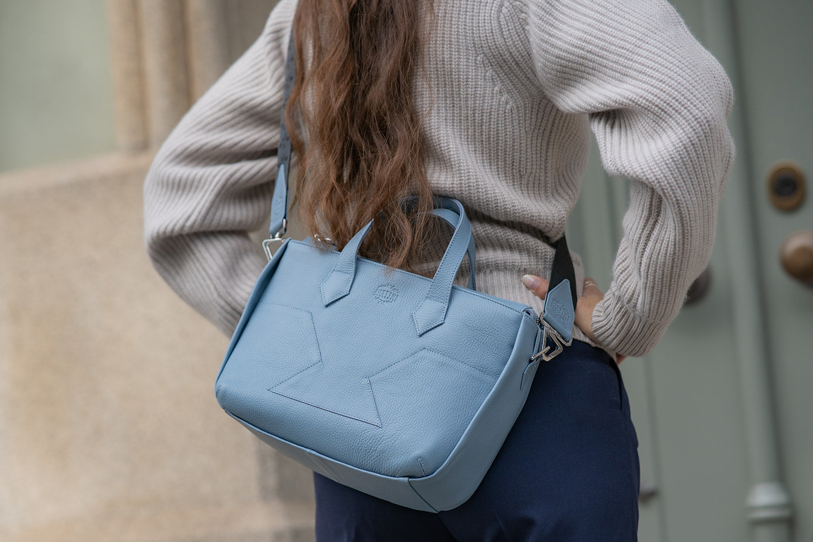 Justine Leconte crossbody handbag with shoulder strap in the color stone blue