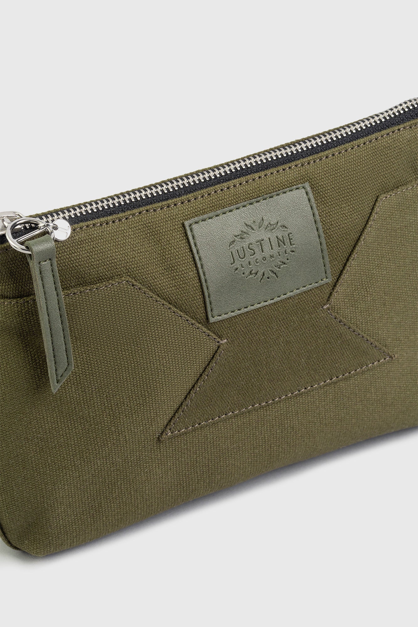 Blake Lively Designs Custom Handbag, Names It After Daughter James